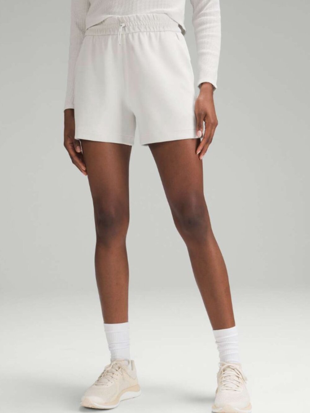 Lululemon Softstreme High-Rise Shorts 4" 10 Bone